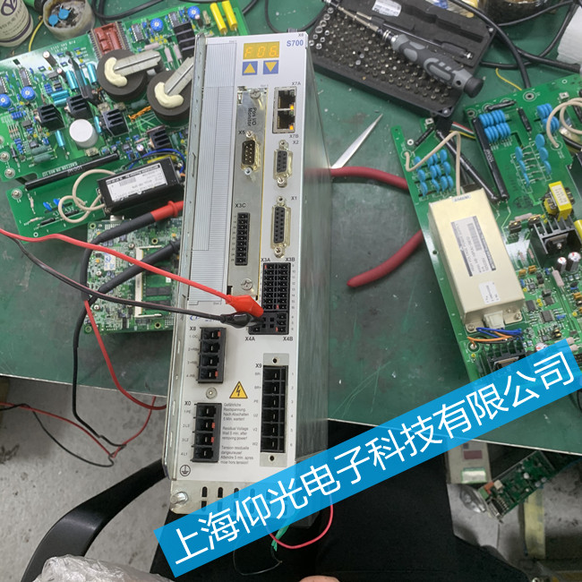 科爾摩根伺服驅(qū)動器AX2526-B750開機(jī)報警顯示F05故障維修